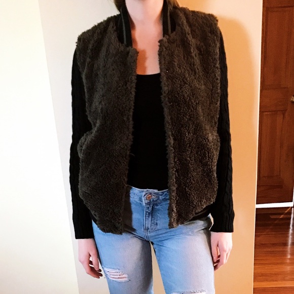 Fuzzy cable knit bomber S/M/L - Picture 3 of 6